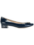 logo plaque pumps