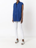 loose-fit sleeveless shirt 