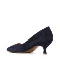 low comma heel pumps