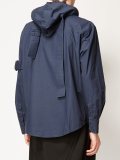 'Hood'衬衫