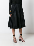 pleated skirt 