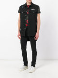 sleeveless shirt