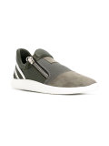 Runner sneakers