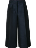 wide-legged cropped trousers