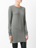 long-sleeved T-shirt