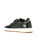 lateral patch sneakers