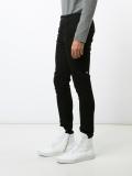 slim-fit jeans 