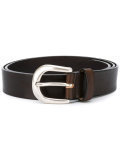 buckled belt 
