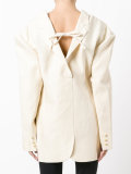 V-back pleated blazer