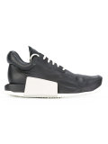 Level sneakers