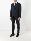 wide lapel single-breasted suit 