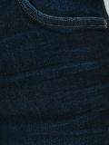 skinny fit jeans