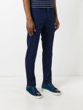 slim-fit trousers 