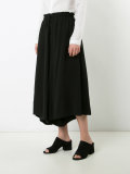 wide-legged cropped trousers