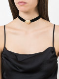 clamshell choker