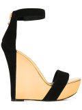 metallic wedges open