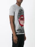 screaming graphic T-shirt