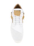 The Shark 5.0 sneakers