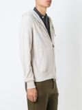 拉链兜帽夹克