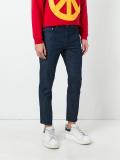 slim-fit jeans 