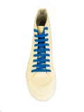logo lateral hi-tops
