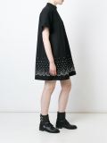 孔眼镶嵌连衣裙