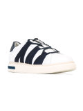 laterals straps sneakers