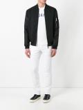 slim-fit jeans 
