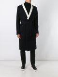 腰带和服式外套