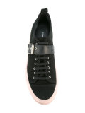 contrast trainers 