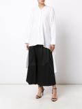 wide-legged cropped trousers