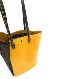 Twist tote