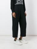 creased cropped trousers 