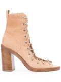 lace-up shoes 