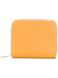 zip-up wallet