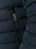 高领拉链夹克