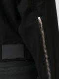 collarless buttoned jacket