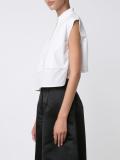 sleeveless cropped shirt