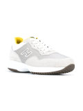 lateral patch sneakers