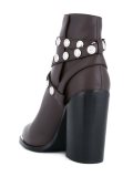 'Quest' boots