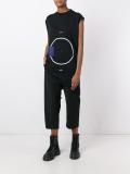 drop-crotch trousers