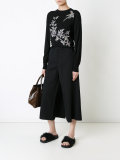 wide-legged cropped trousers