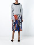 pleated skirt