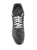 Level sneakers