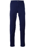 slim-fit trousers 