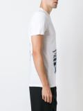 statue print T-shirt