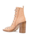 lace-up shoes 