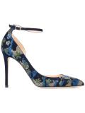 Lucy 100 pumps