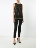 sleeveless top 