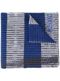 trompe-l'oeil scarf